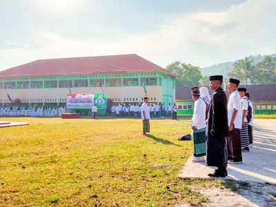 Upacara Bendera Menyambut Hari SANTRI Nasional 2023