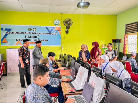 PELAKSANAAN ANBK HARI KE 2 MTsN 1 MALUKU TENGAH