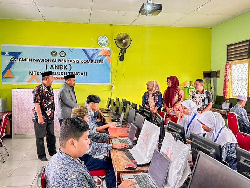 PELAKSANAAN ANBK HARI KE 2 MTsN 1 MALUKU TENGAH