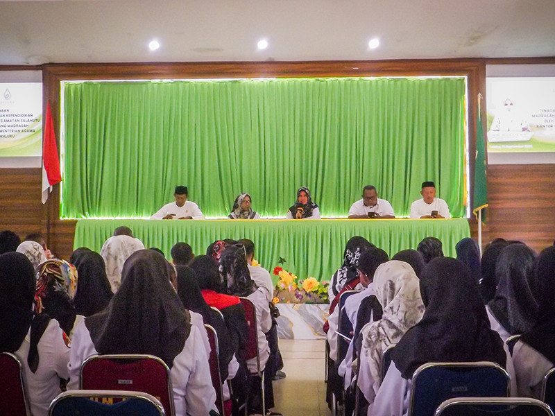 PEMBINAAN TENAGA PENDIDIK DAN KEPENDIDIKAN MADRASAH TERPADU KECAMATAN SALAHUTU