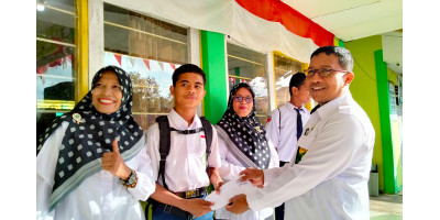 Penyerahan Piagam Penghargaan